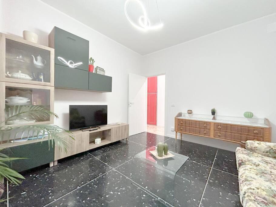 Free Parking - Elegante Casa Con Wifi -Smarttv Appartement Savona Buitenkant foto