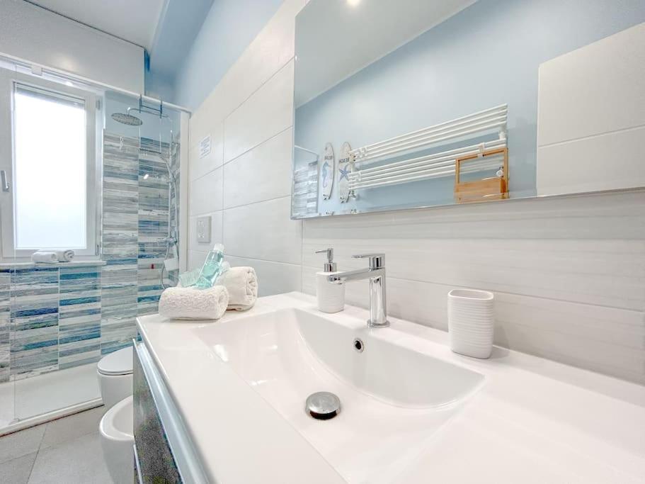 Free Parking - Elegante Casa Con Wifi -Smarttv Appartement Savona Buitenkant foto