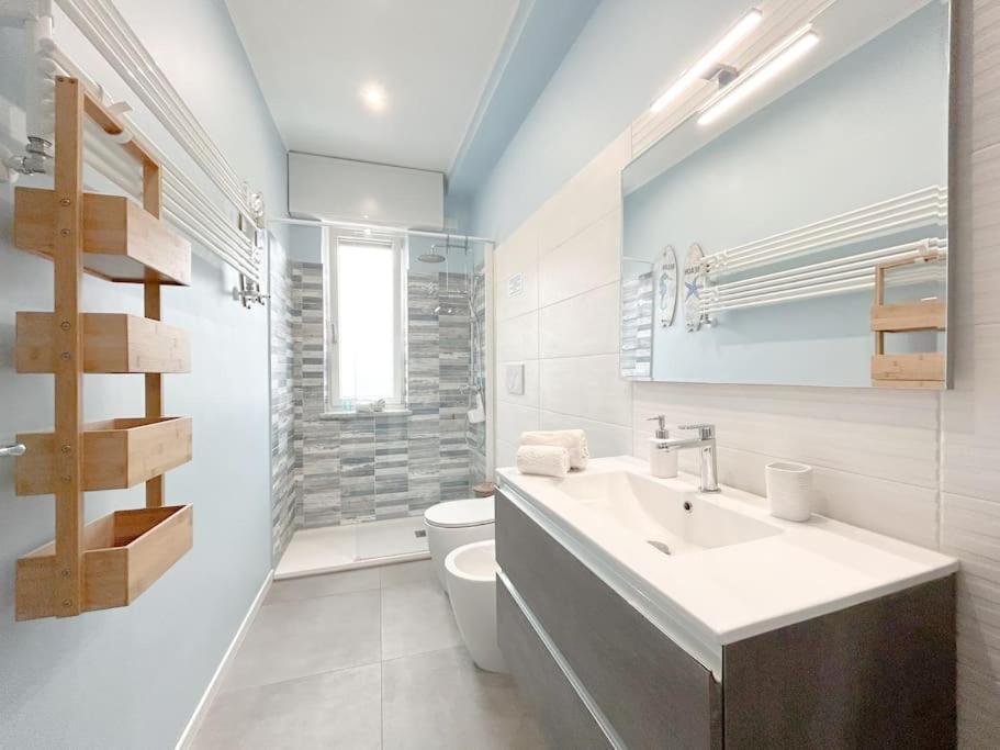 Free Parking - Elegante Casa Con Wifi -Smarttv Appartement Savona Buitenkant foto