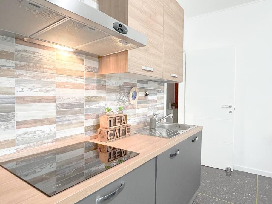 Free Parking - Elegante Casa Con Wifi -Smarttv Appartement Savona Buitenkant foto