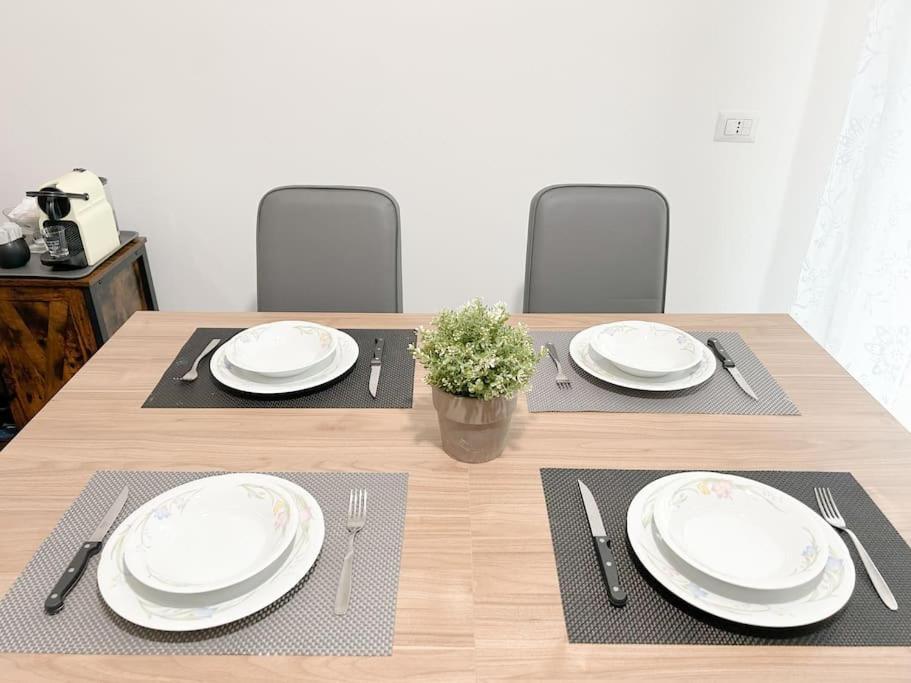 Free Parking - Elegante Casa Con Wifi -Smarttv Appartement Savona Buitenkant foto