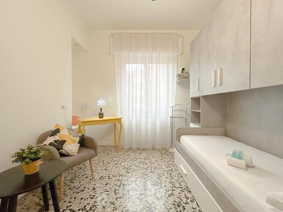 Free Parking - Elegante Casa Con Wifi -Smarttv Appartement Savona Buitenkant foto